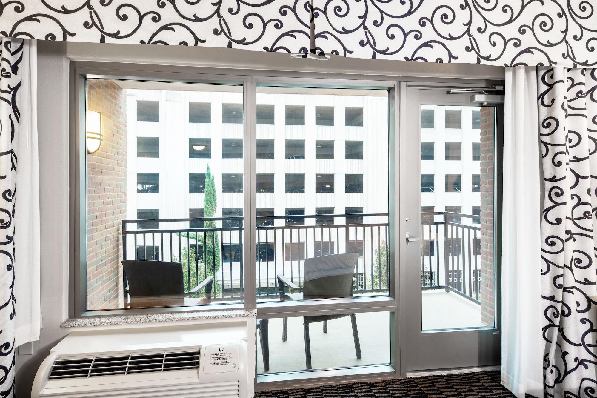 Hampton Inn & Suites Baton Rouge Downtown Exterior foto